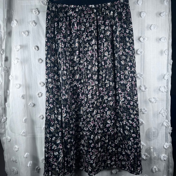 LOFT Women’s Black Floral Midi Skirt Velvet Waistband Size Small - Picture 6 of 10
